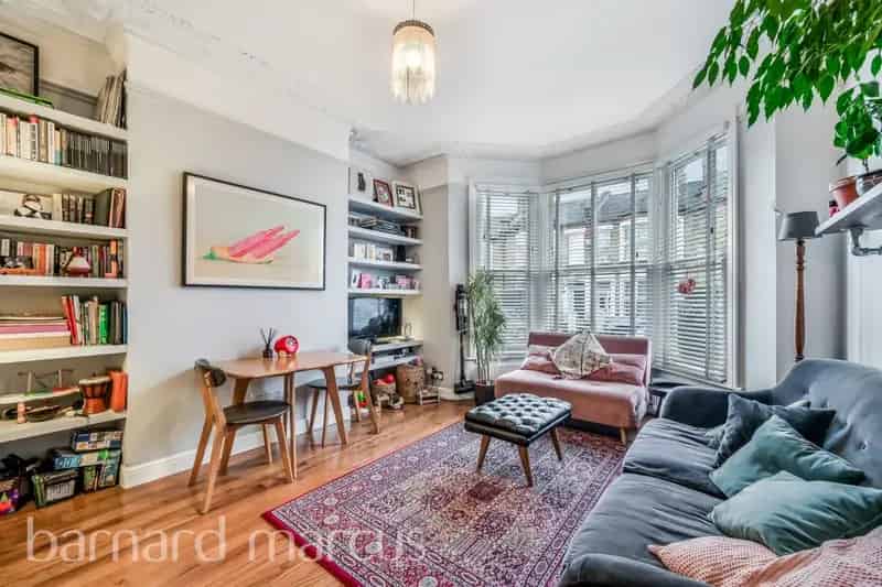 Stunning Two-Bed Brockley Flat with Garden and Studio
