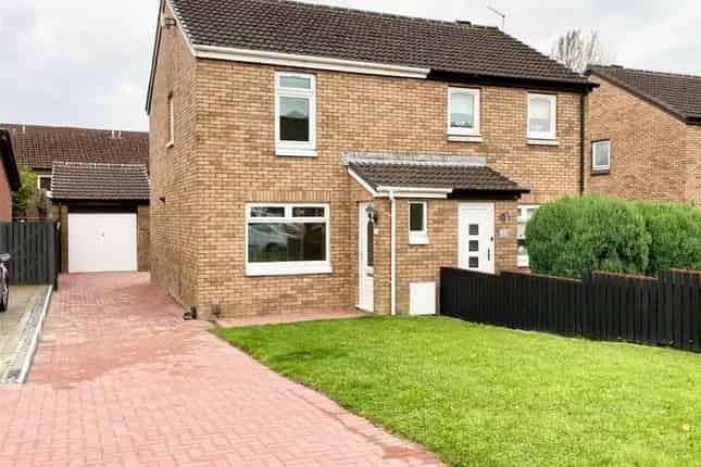 3 Bedroom Semi-Detached House for Sale in Glasgow
