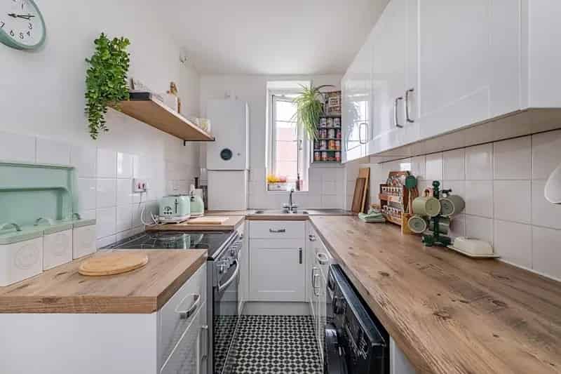 3 Bedroom Apartment to Rent Embassy Court River Thames Short Let