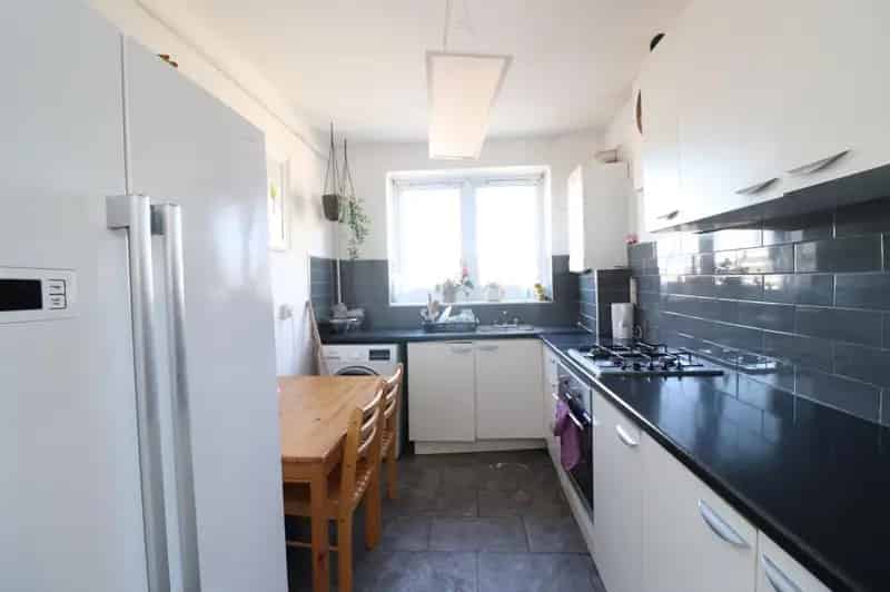 5 Bedroom Flat to Rent Shadwell City Views Parking Available