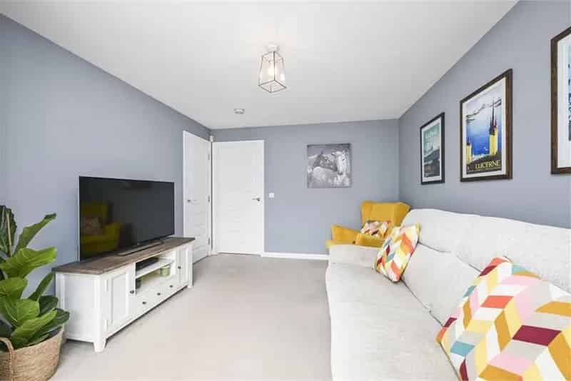 3 Bed Detached House with Large Garden Near Straiton Retail Park