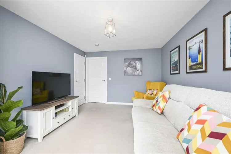 3 Bed Detached House with Large Garden Near Straiton Retail Park