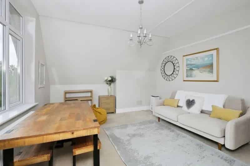 Two Bedroom Top Floor Flat Meads Eastbourne No Onward Chain