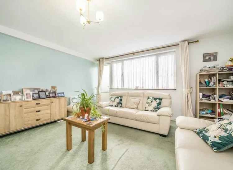 Maisonette For Sale in London, England