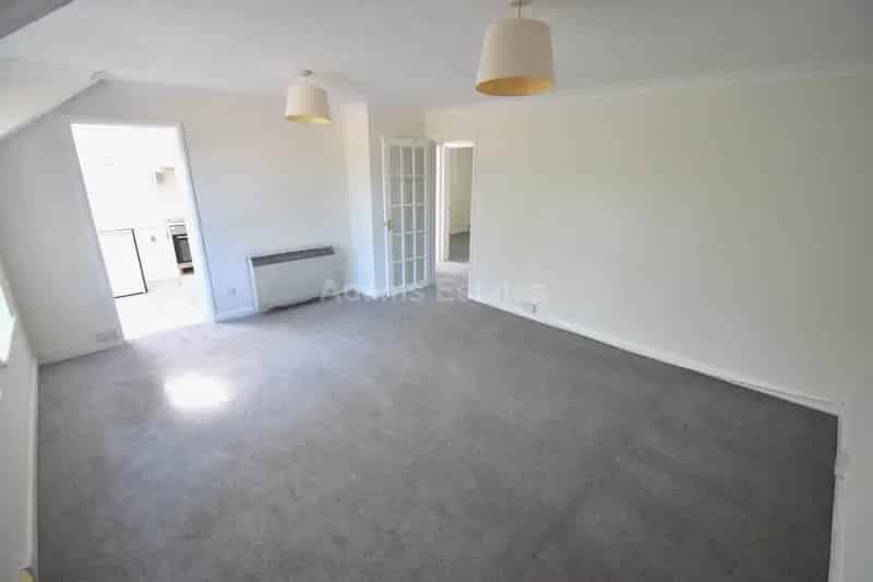 2 Bedroom Flat House to Rent