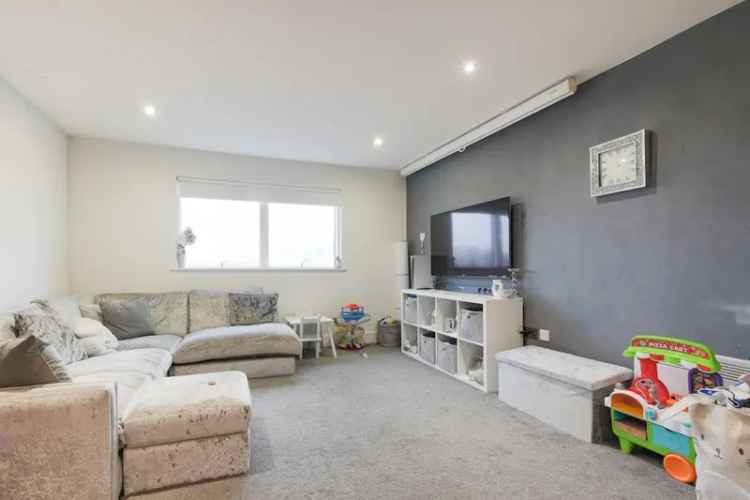 2-Bed Leasehold Flat with Allocated Parking EPC C