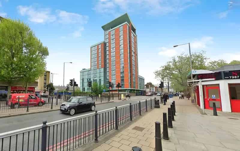 1 Bedroom Flat for Sale near DLR Station E14