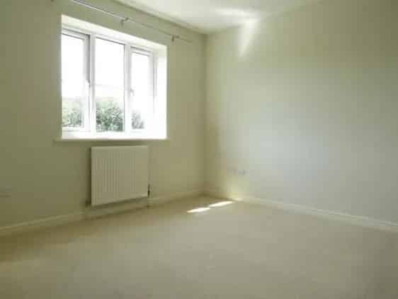 3 Bed Semi Detached House with Garage and Parking