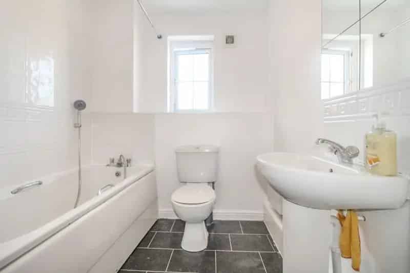 2 Bedroom Flat Near Bedford Station