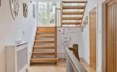 5 Bedroom Detached Home with Stunning Views and Large Garden