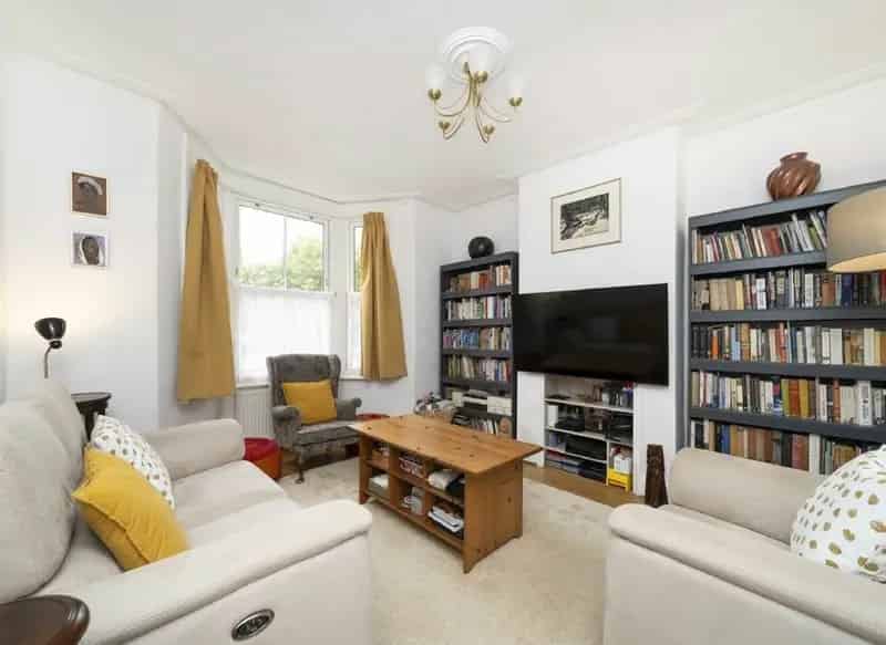 Three Double Bedroom Family Home For Sale Chain Free