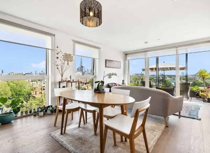 2-Bedroom 2-Bathroom City View Apartment with Balcony