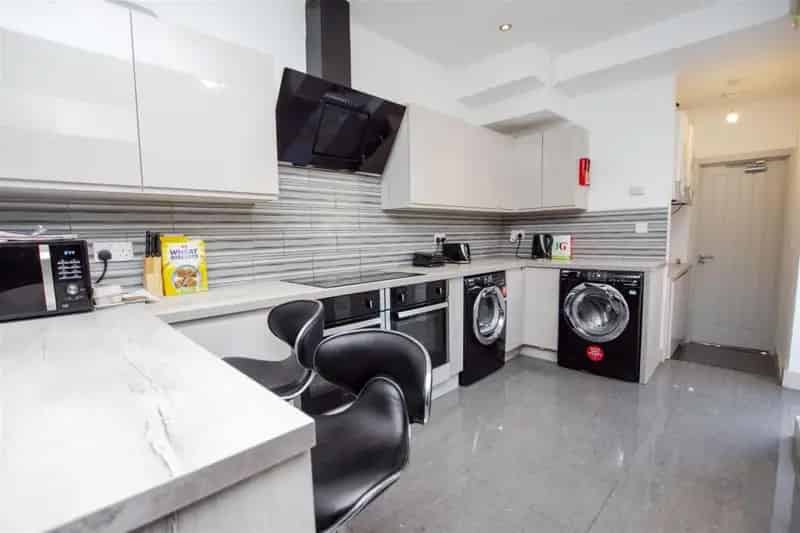 7 Bedroom Student House En Suite Modern 2025 2026