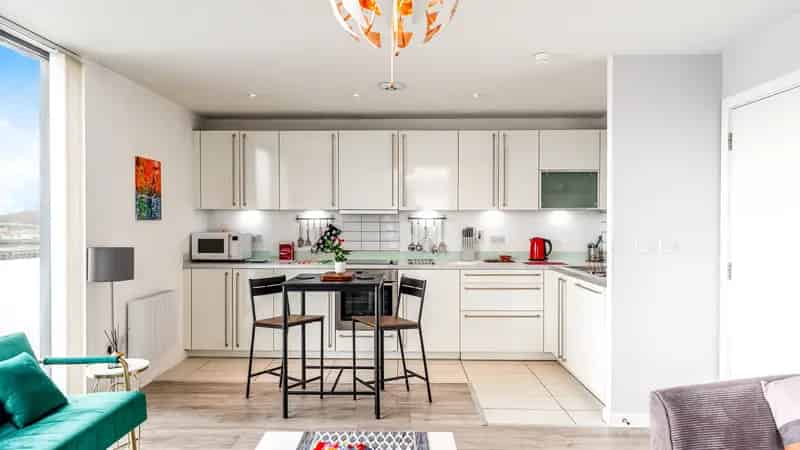 Glasgow Harbour 2-Bed Apartment with Balcony and Parking