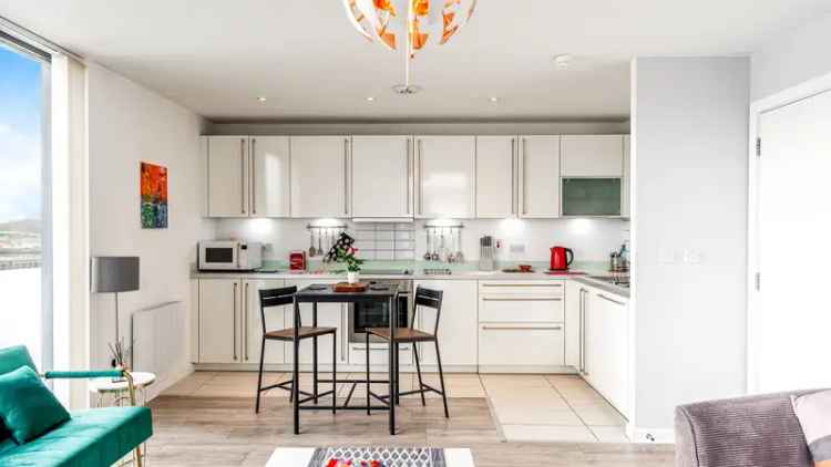 Glasgow Harbour 2-Bed Apartment with Balcony and Parking