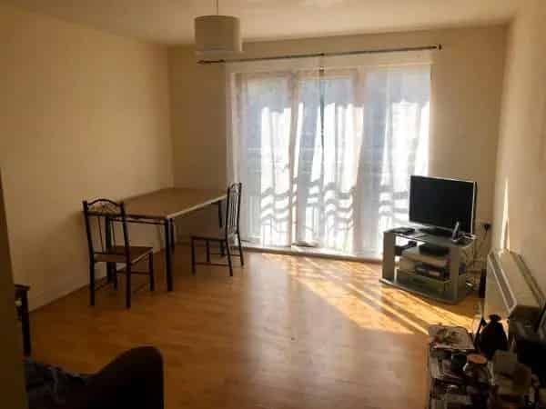 Spacious 2-Bed Flat Harrow  Near Tesco Great Transport Links