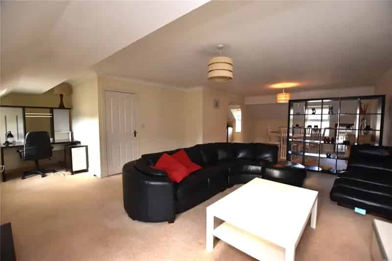 3 Bed Duplex Apartment Near Apperley Bridge Train Station