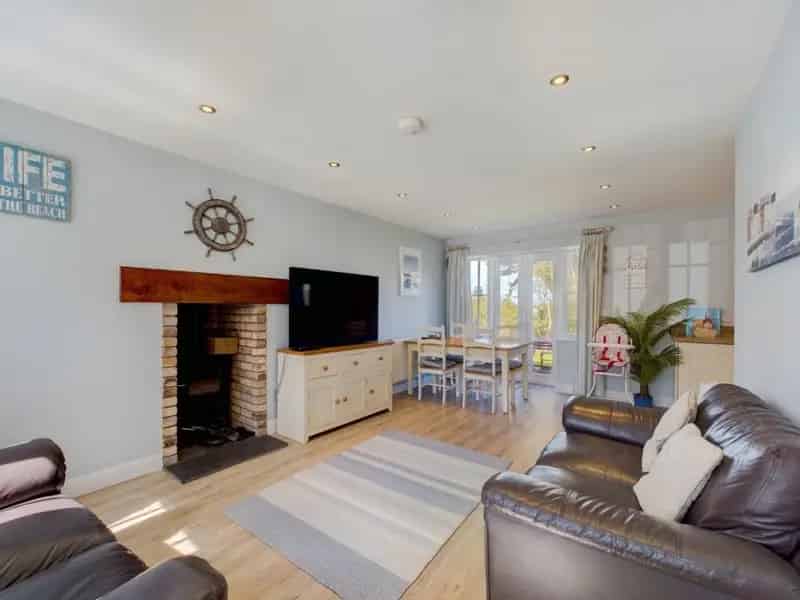 2 Bedroom Furnished Holiday Home Near Filey For Sale