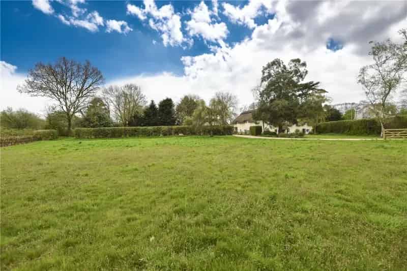 Grade II Listed Thatched Cottage 5 Beds 1.1 Acres Lytchett Minster