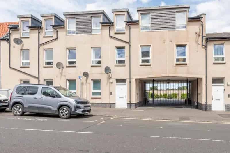 2 Bedroom Flat for Sale in Scotland
