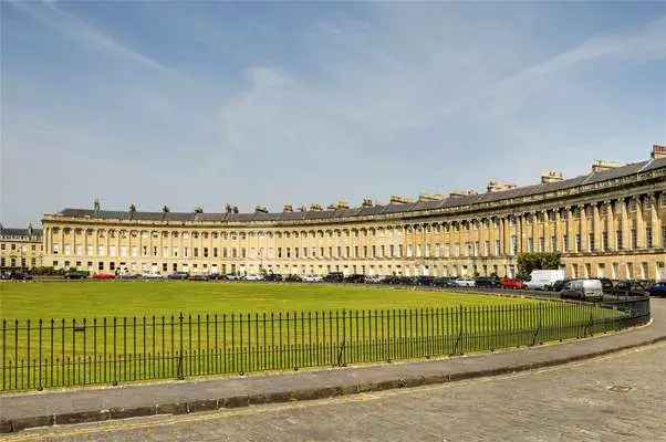 Royal Crescent Bath Flat: 1070 sq ft Ground Floor Apartment