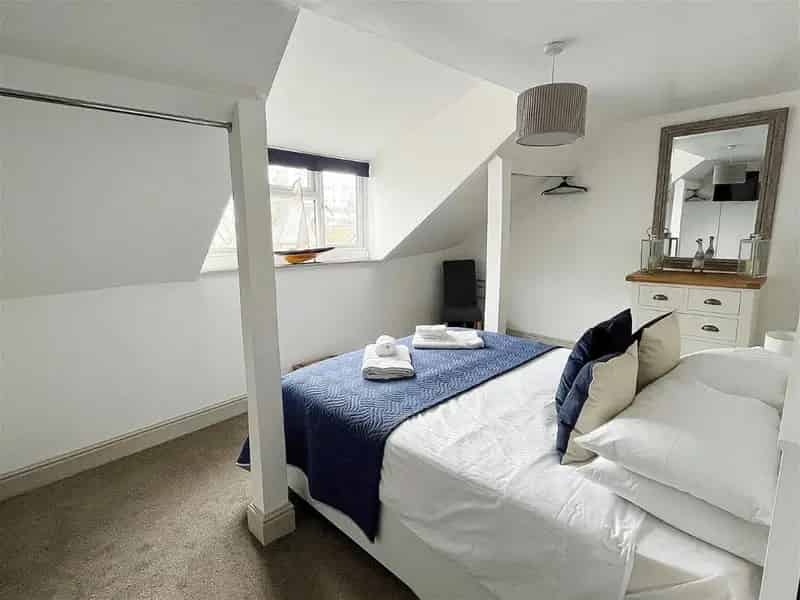 2 Bed Flat for Sale Fully Furnished Holiday Let Potential