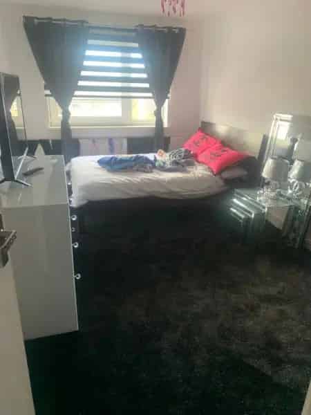 Large Spacious 2 Bed Flat Quiet Neighborhood