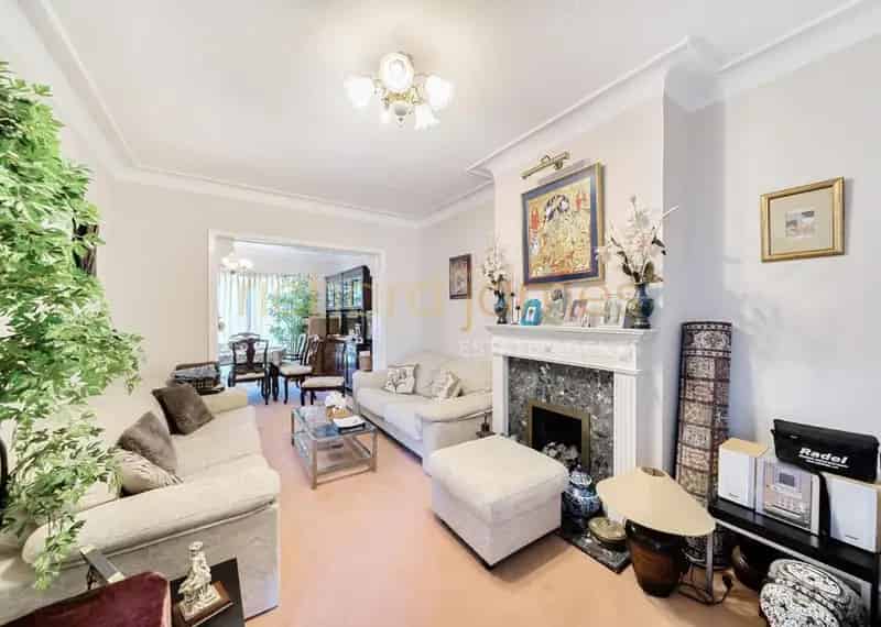 4 bed house for sale