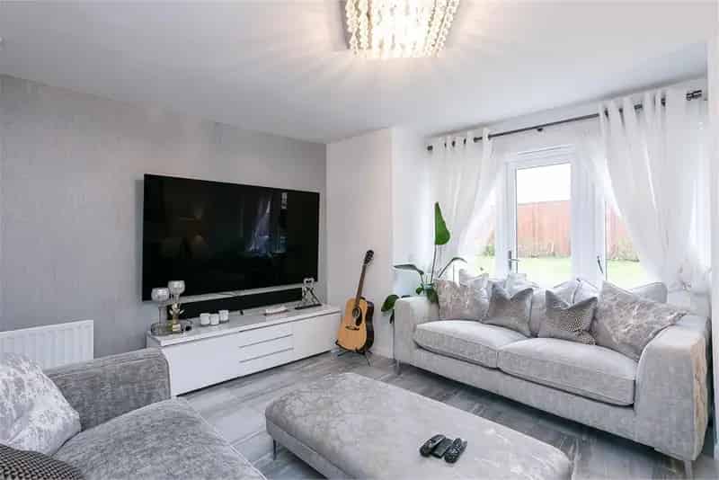 4 Bed Detached House 2 Reception Rooms East Calder