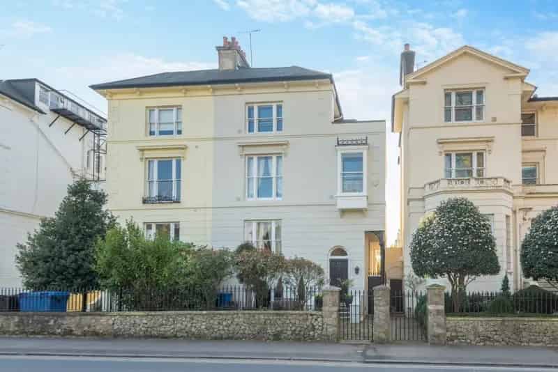 6 Bedroom Townhouse Windsor Town Centre