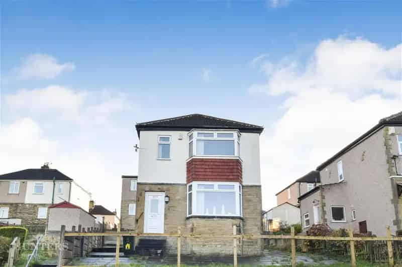 3 Bedroom Detached House to Rent Bradford BD18