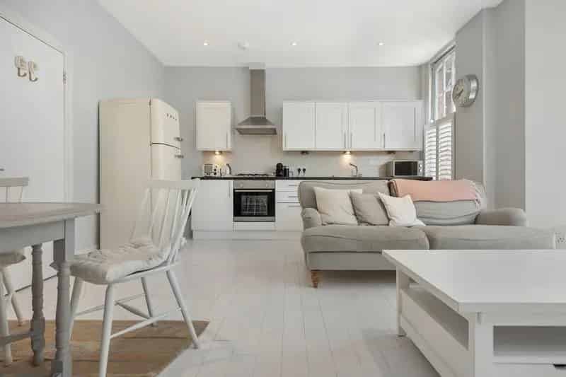 2 Bedroom Flat House to Rent in Brixton