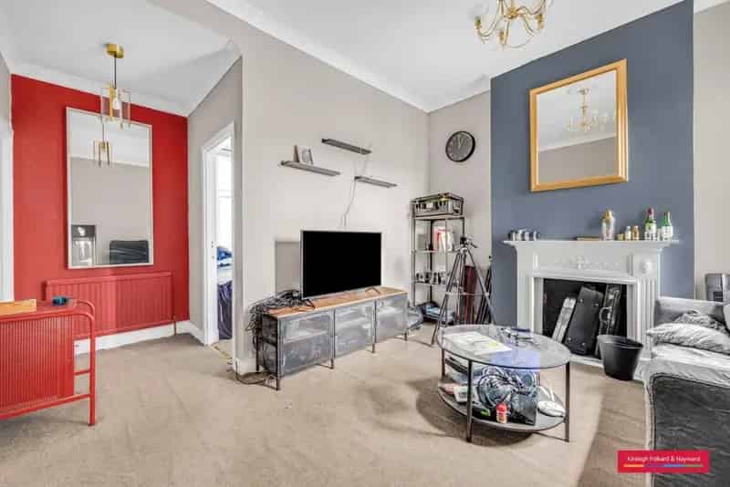Spacious 2 Double Bedroom Flat with Balcony and Garden