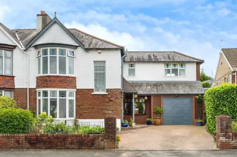 4 Bedroom Semi-Detached House for Sale