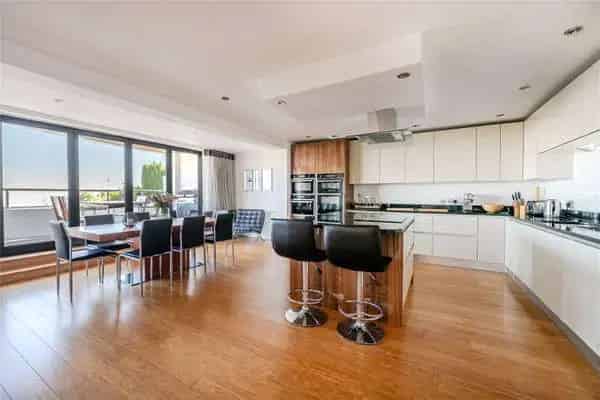 Seafront Detached House Frinton-on-Sea Panoramic Views Luxurious Coastal Home