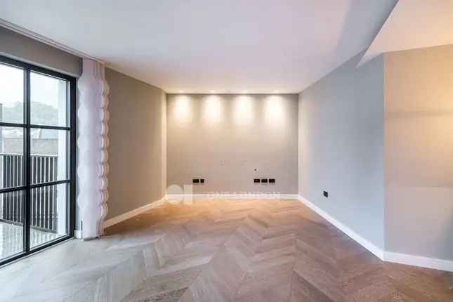 Flat for Sale in London W1T