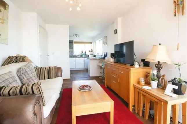 2 Bed Flat for Sale Cardiff Panoramic Water Views