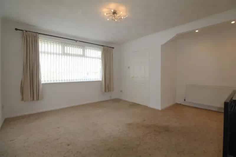 2 Bedroom Semi Detached Bungalow Near Middlebrook Retail Park