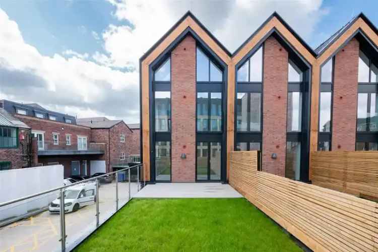 3 Bedroom Townhouses for Sale in Altrincham