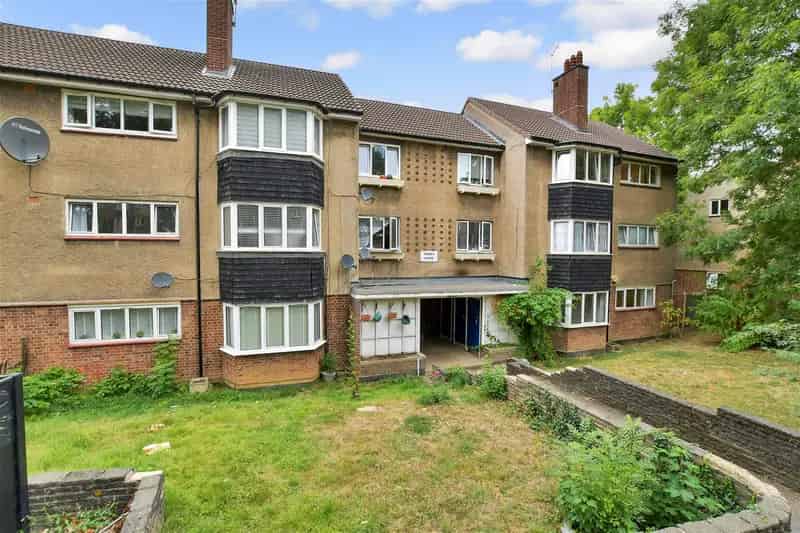 2 bedroom flat for sale