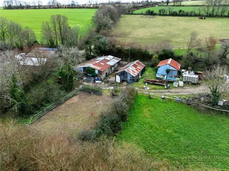 1 Bedroom House with 3-Bedroom Barn Conversion Planning Permission