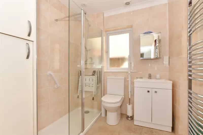 2 Bedroom Semi-Detached Bungalow South Woodford