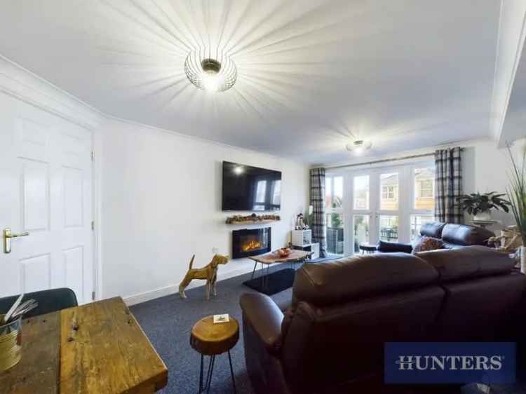 1 Bedroom Flat for Sale in Highcliffe Court