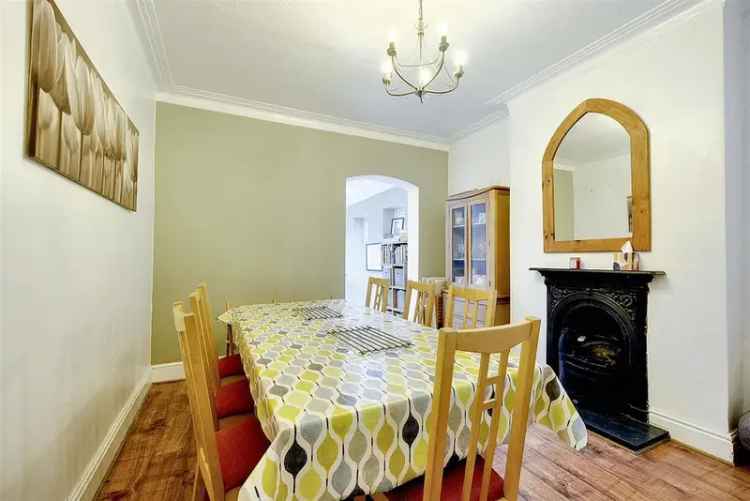 5 bedroom semi-detached house for sale