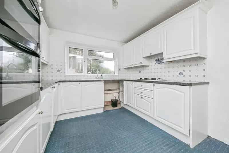 4 Bed House with Garage and Garden