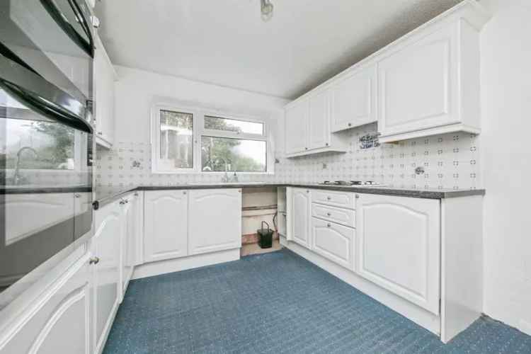 4 Bed House with Garage and Garden
