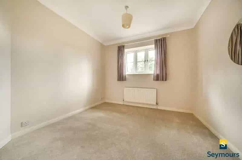 2 Bed Flat for Sale in Guildford - Spacious Apartment with Parking