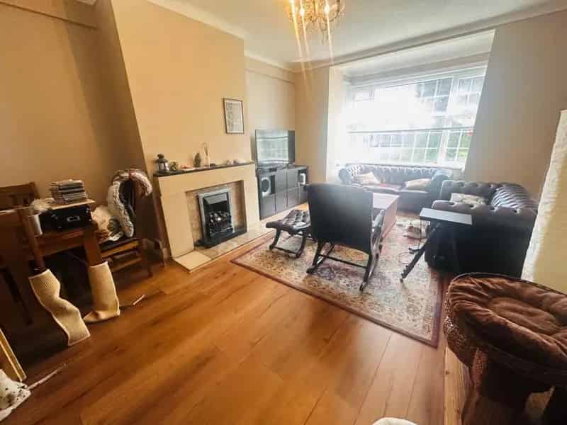 4 Bedroom Flat Zero Deposit Available Surrey Road Bournemouth