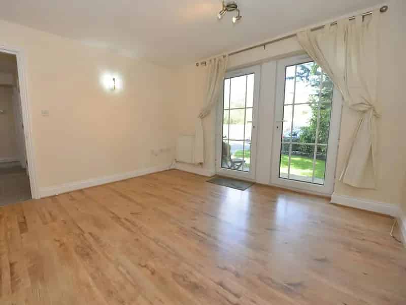 2 Bed Apartment Hill Lane Leasehold Investment Potential