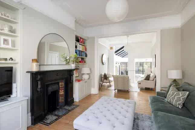 4-Storey Terraced House for Sale in London N5